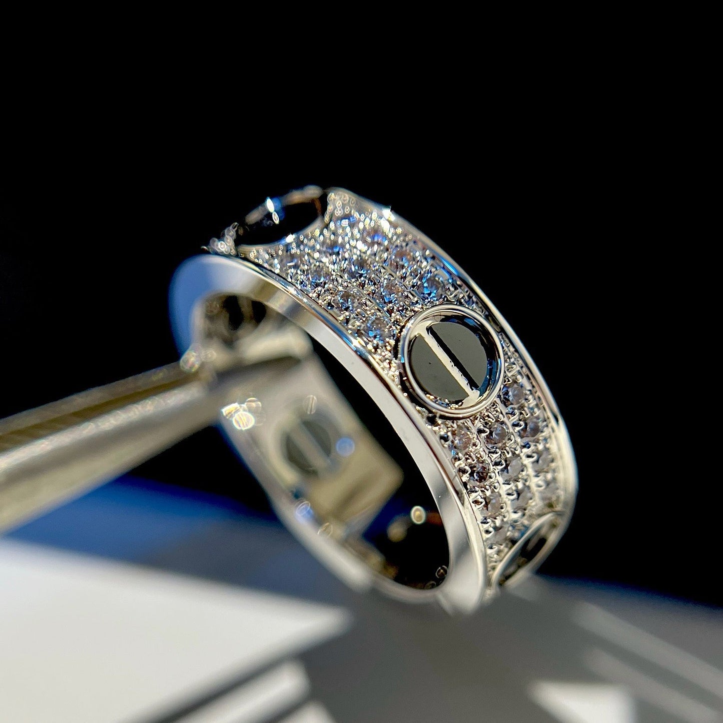 [Love's Uplift]LOVE RING 5.5MM DIAMONDS PAVED CERAMIC