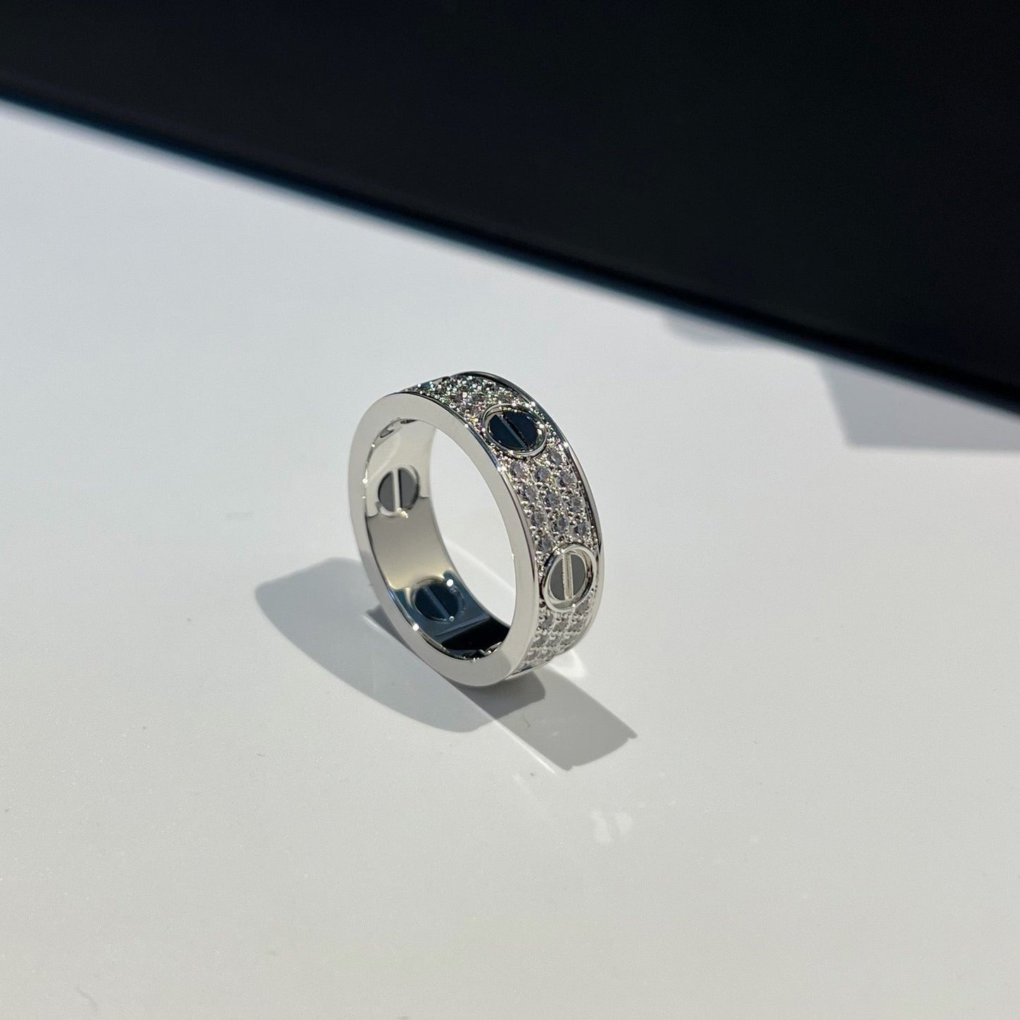 [Love's Uplift]LOVE RING 5.5MM DIAMONDS PAVED CERAMIC