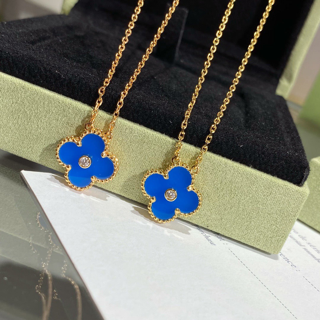 [Love's Uplift]CLOVER 15MM DIAMOND AND BLUE AGATE NECKLACE