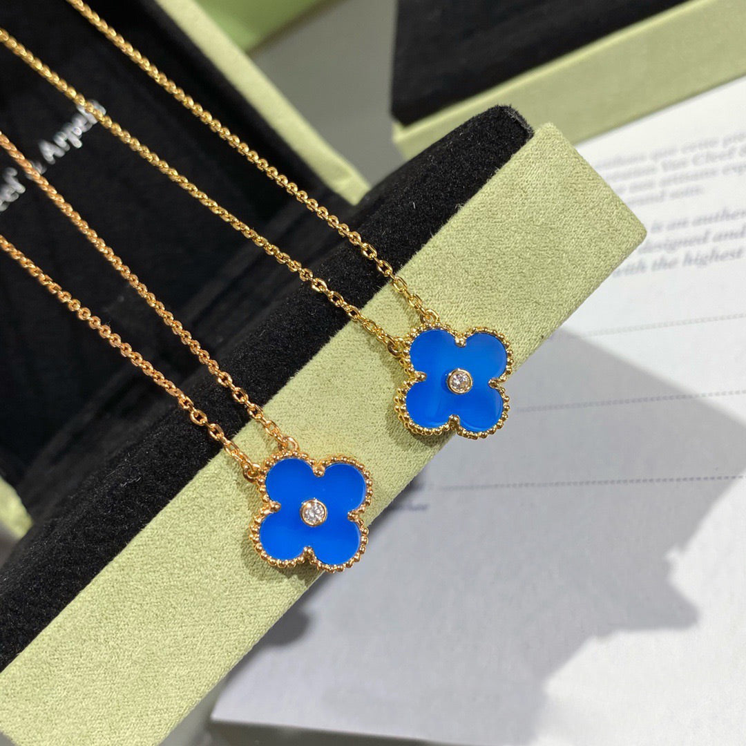 [Love's Uplift]CLOVER 15MM DIAMOND AND BLUE AGATE NECKLACE