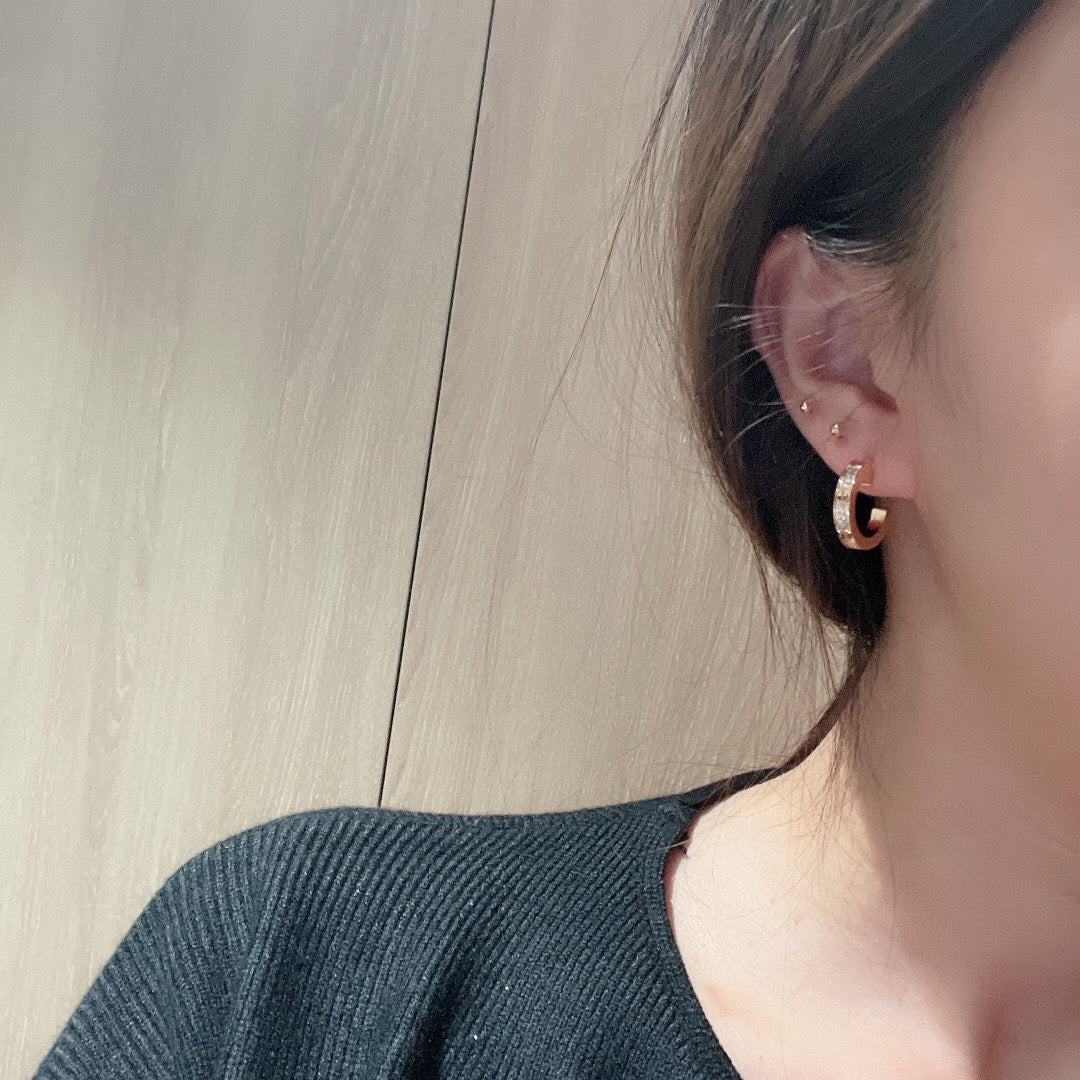 [Love's Uplift]LOVE 5.5MM DIAMOND PAVED EARRINGS