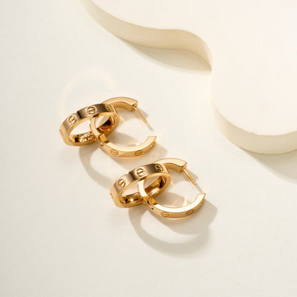 [Love's Uplift]LOVE 3.3MM DANGLE HALF DIAMOND EARRINGS