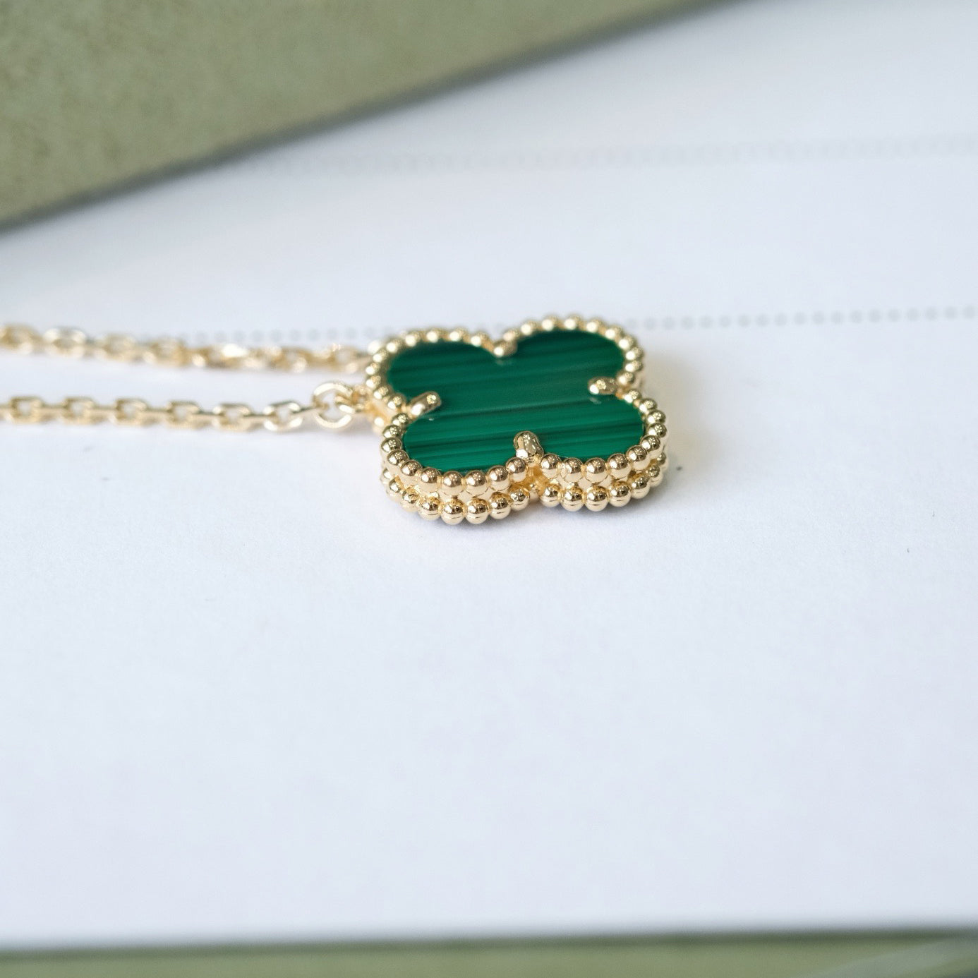 [Love's Uplift]CLOVER 15MM MALACHITE SINGLE FLOWER  NECKLACE