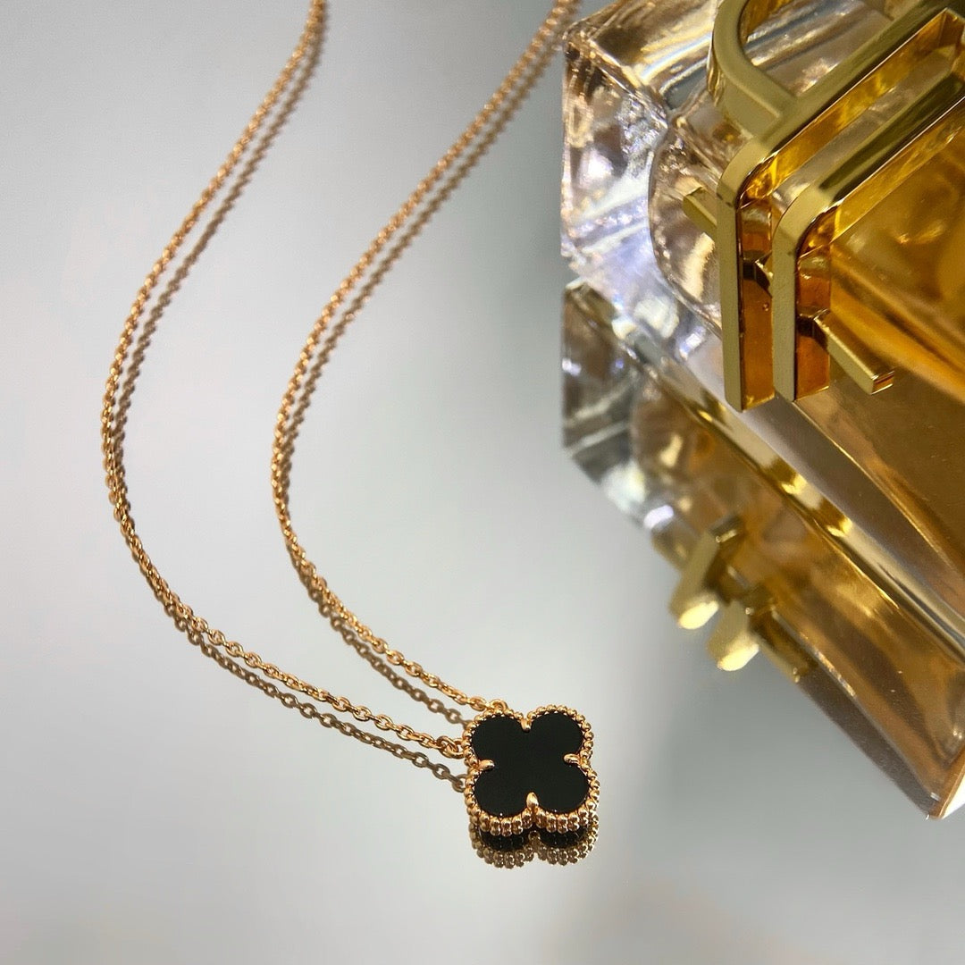 [Love's Uplift]CLOVER 15MM BLACK ONYX SINGLE FLOWER NECKLACE
