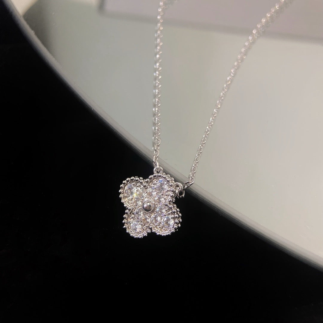 [Love's Uplift]CLOVER 15MM DIAMOND SINGLE FLOWER NECKLACE