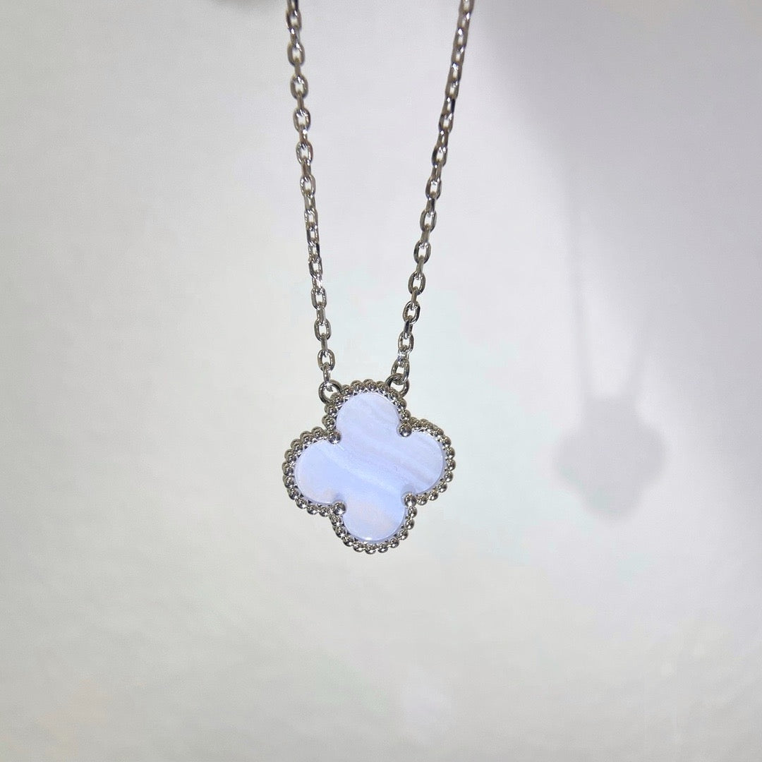 [Love's Uplift]CLOVER 15MM BLUE CHALCEDONY NECKLACE SILVER
