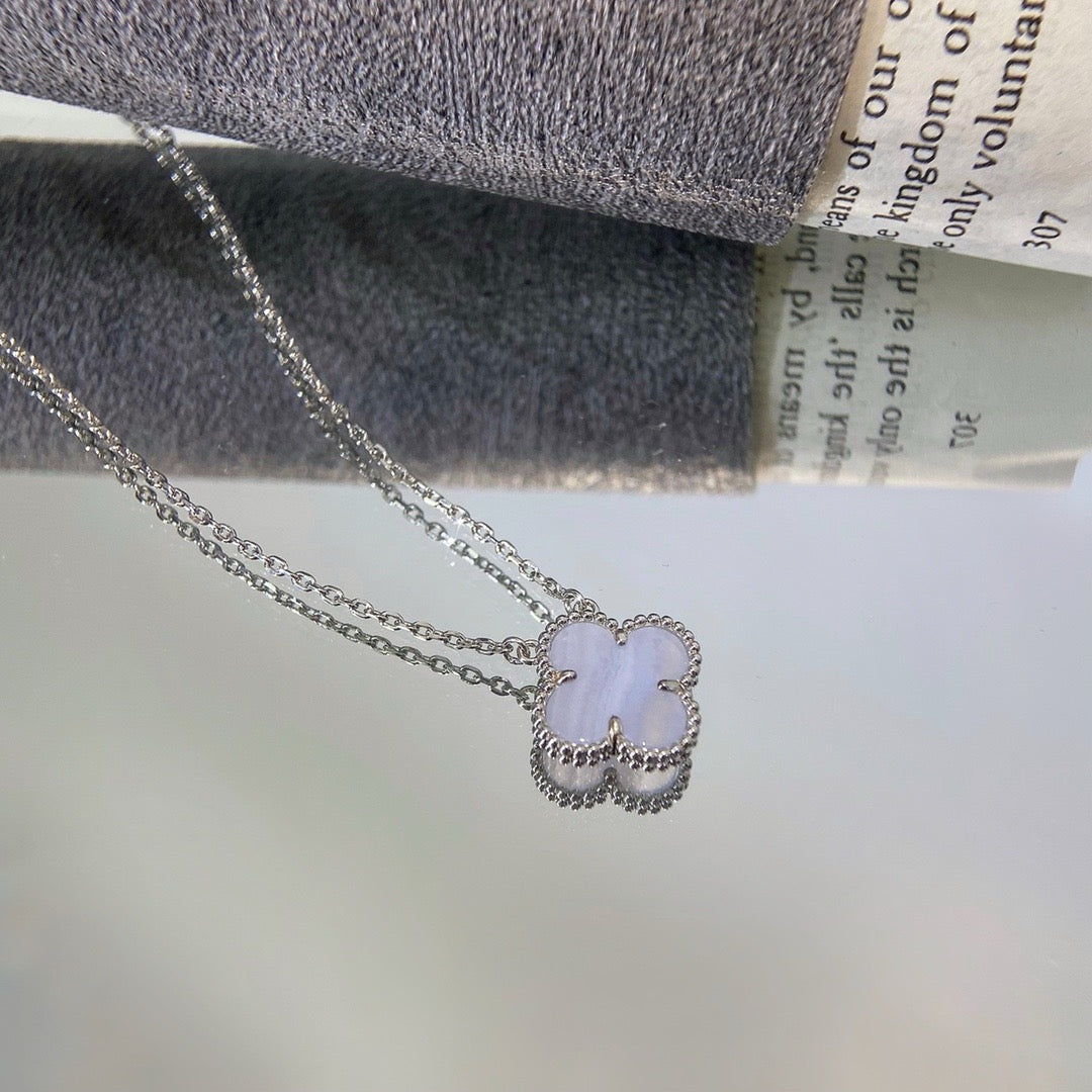 [Love's Uplift]CLOVER 15MM BLUE CHALCEDONY NECKLACE SILVER