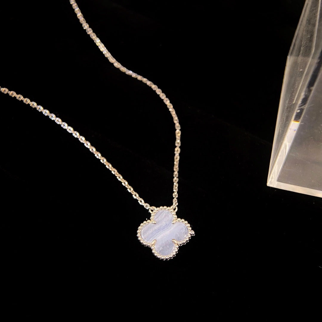 [Love's Uplift]CLOVER 15MM BLUE CHALCEDONY NECKLACE SILVER