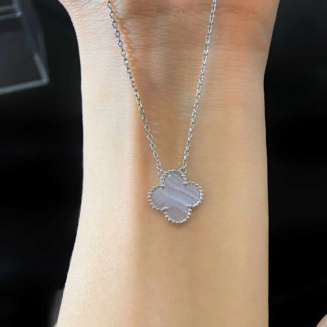 [Love's Uplift]CLOVER 15MM BLUE CHALCEDONY NECKLACE SILVER