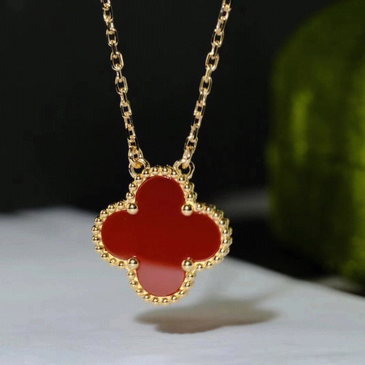 [Love's Uplift]CLOVER 15MM CARNELIAN SINGLE FLOWER NECKLACE