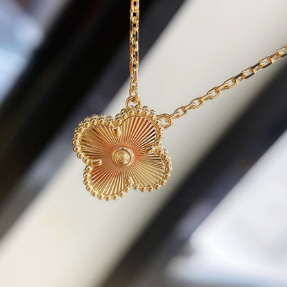 [Love's Uplift]CLOVER 15MM LASER NECKLACE