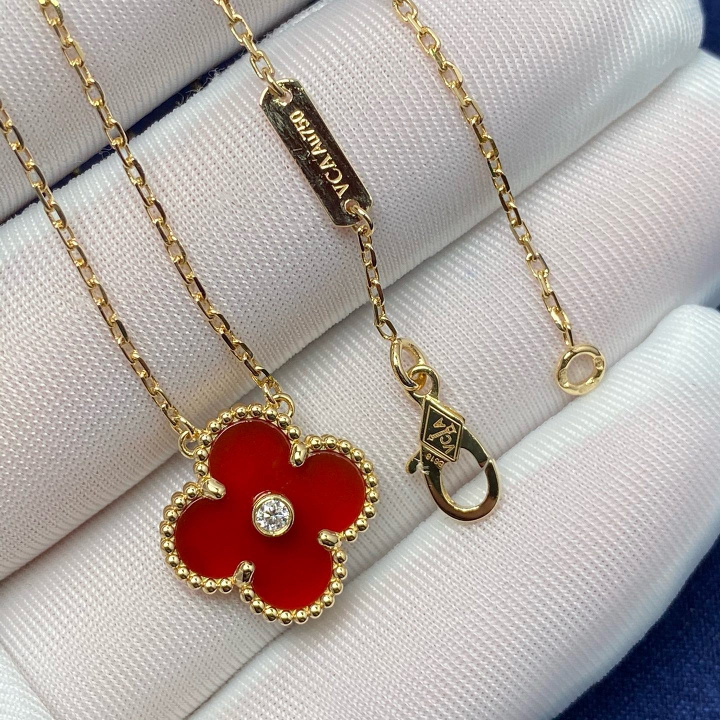 [Love's Uplift]CLOVER 15MM DIAMOND CARNELIAN NECKLACE