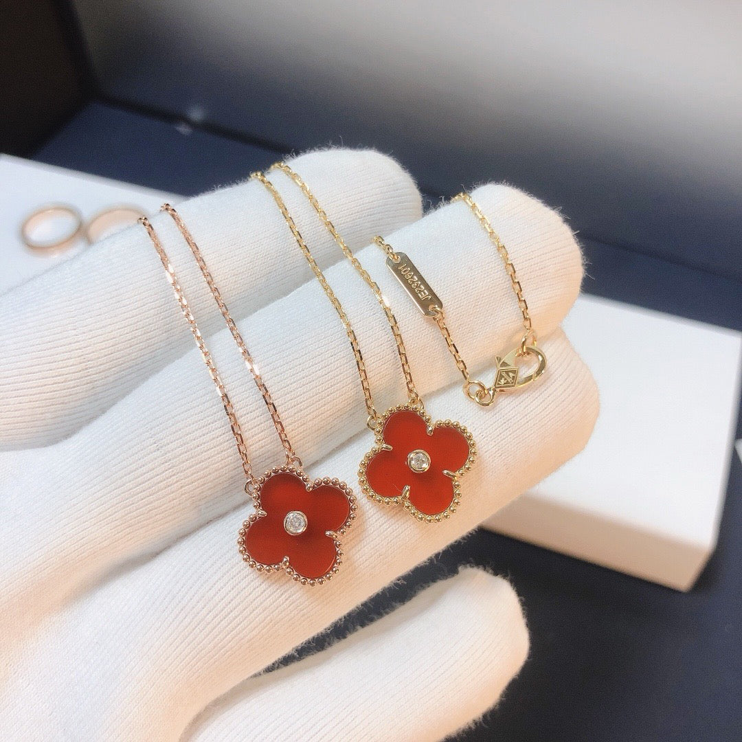 [Love's Uplift]CLOVER 15MM DIAMOND CARNELIAN NECKLACE