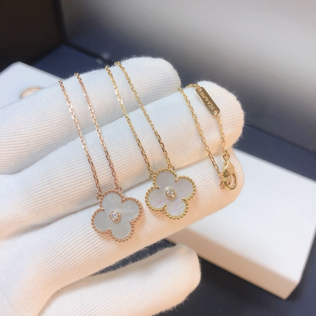 [Love's Uplift]CLOVER 15MM DIAMOND WHITE FRITILLARIA NECKLACE