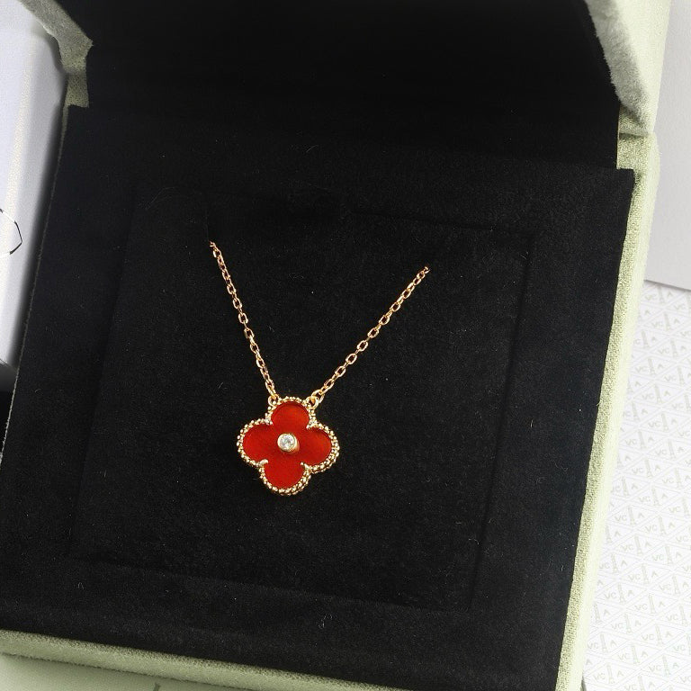 [Love's Uplift]CLOVER 15MM DIAMOND CARNELIAN NECKLACE