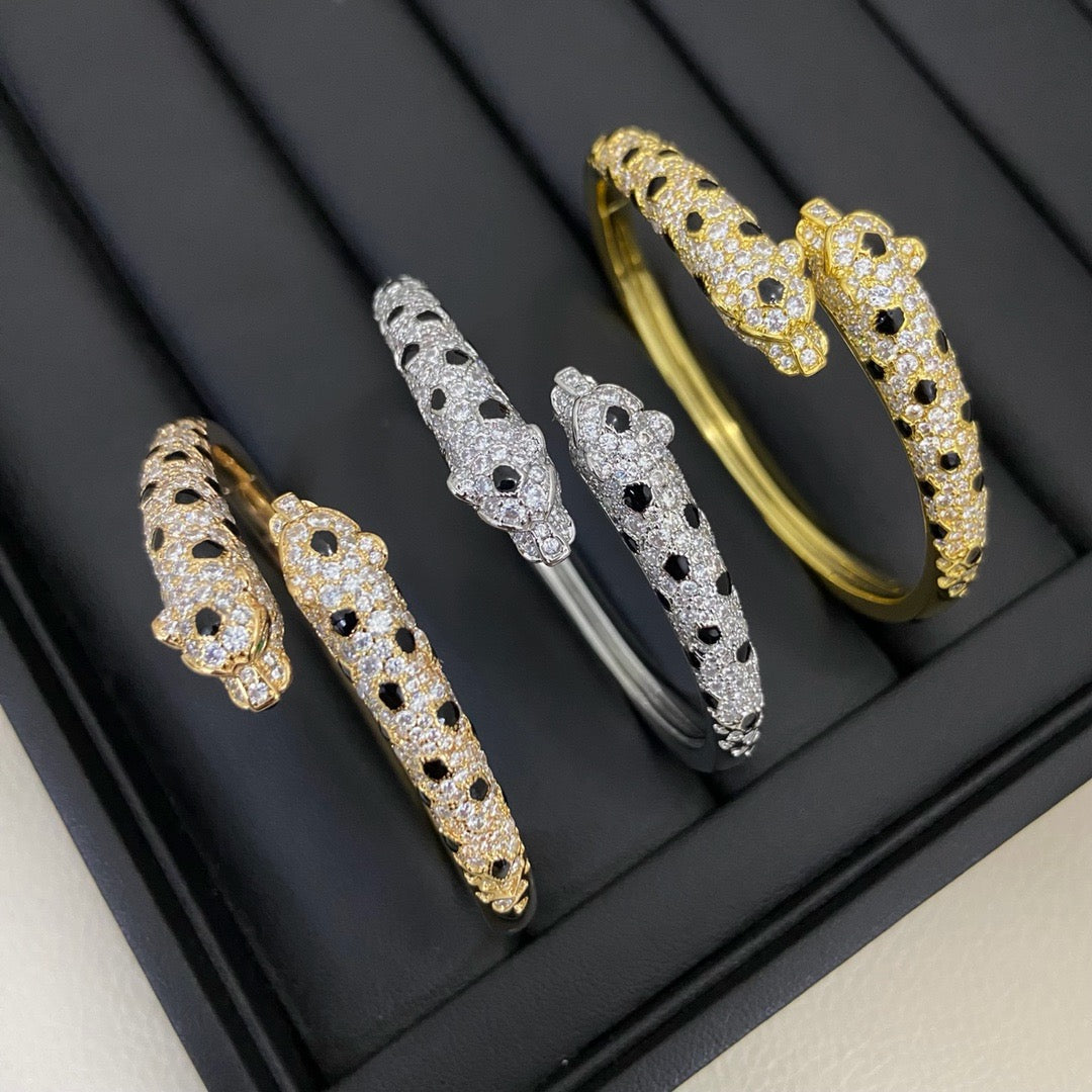 [Love's Uplift]PANTHERE DOUBLE HEADED HALF DIAMOND OPEN BRACELET