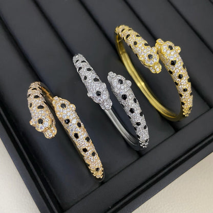 [Love's Uplift]PANTHERE DOUBLE HEADED HALF DIAMOND OPEN BRACELET