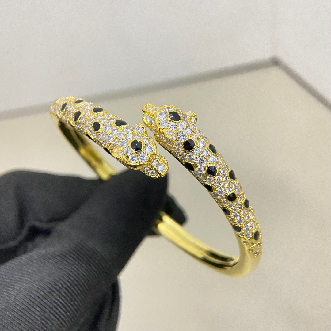[Love's Uplift]PANTHERE DOUBLE HEADED HALF DIAMOND OPEN BRACELET