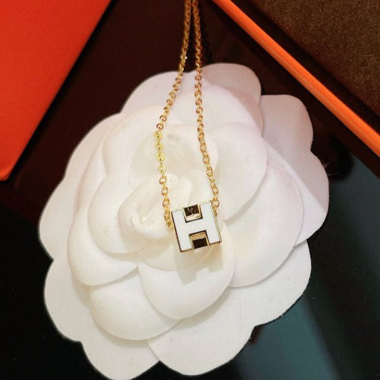 [Love's Uplift]H WHITE SQUARE GOLD NECKLACE