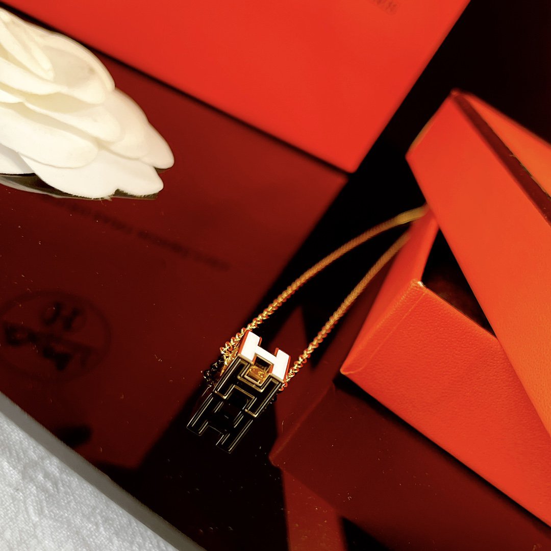 [Love's Uplift]H WHITE SQUARE GOLD NECKLACE
