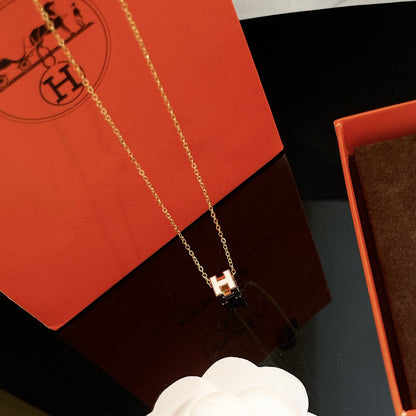 [Love's Uplift]H WHITE SQUARE GOLD NECKLACE