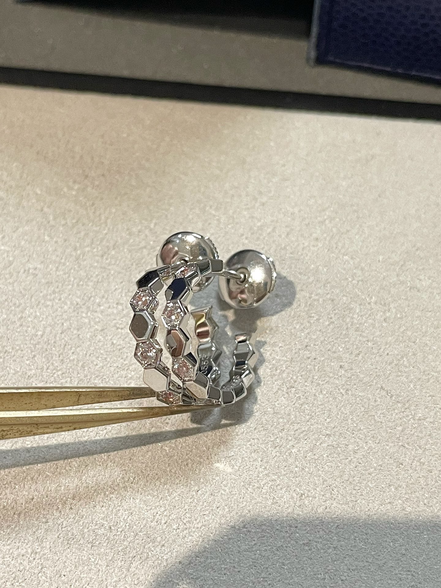 [Love's Uplift]Hollow Design Four-Leaf Clover Flower Shape Ring