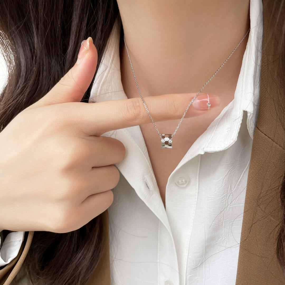 [Love's Uplift]BEE MINI PEDANT DIAMOND NECKLACE