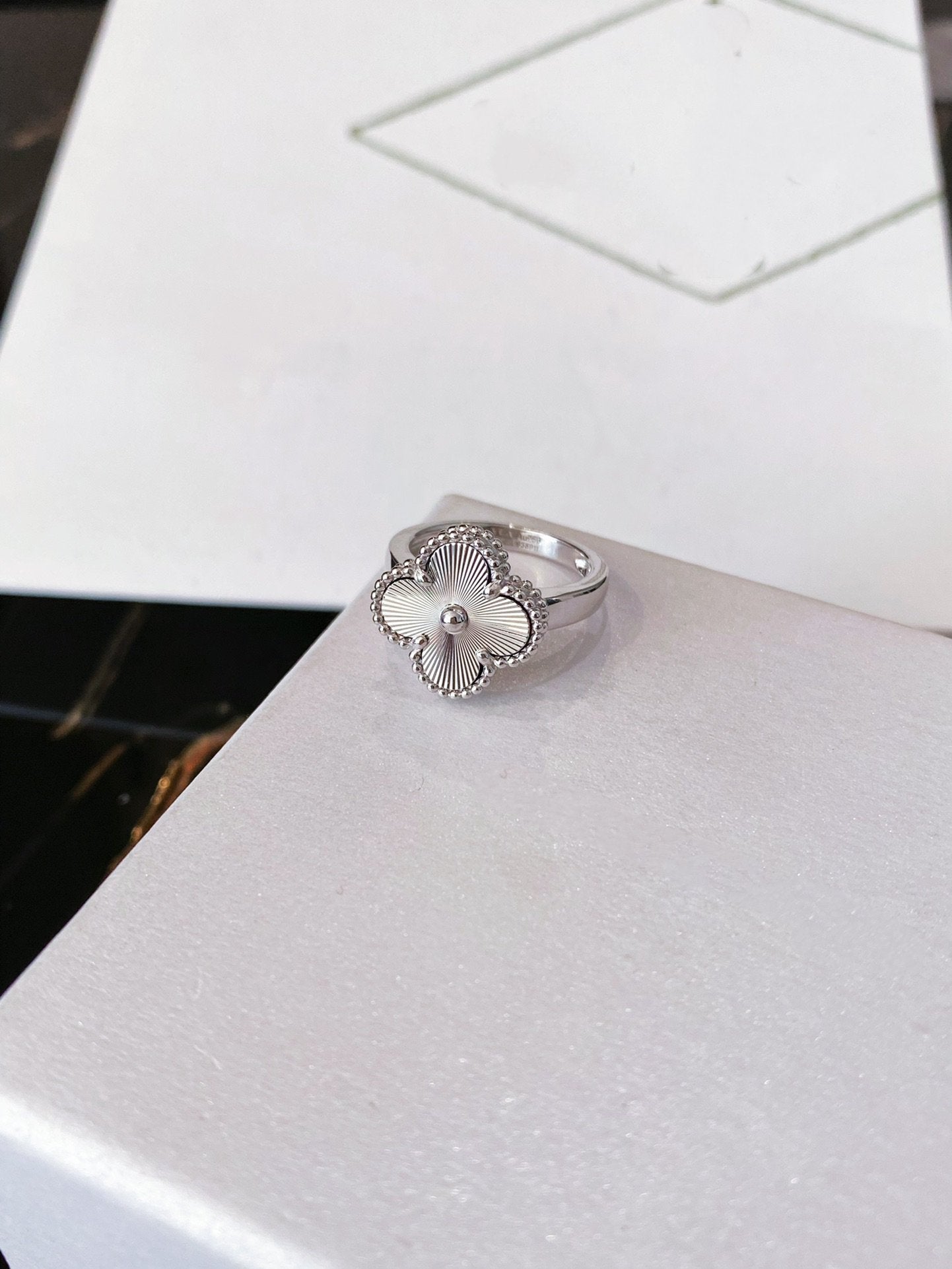 [Love's Uplift]CLOVER SILVER RING