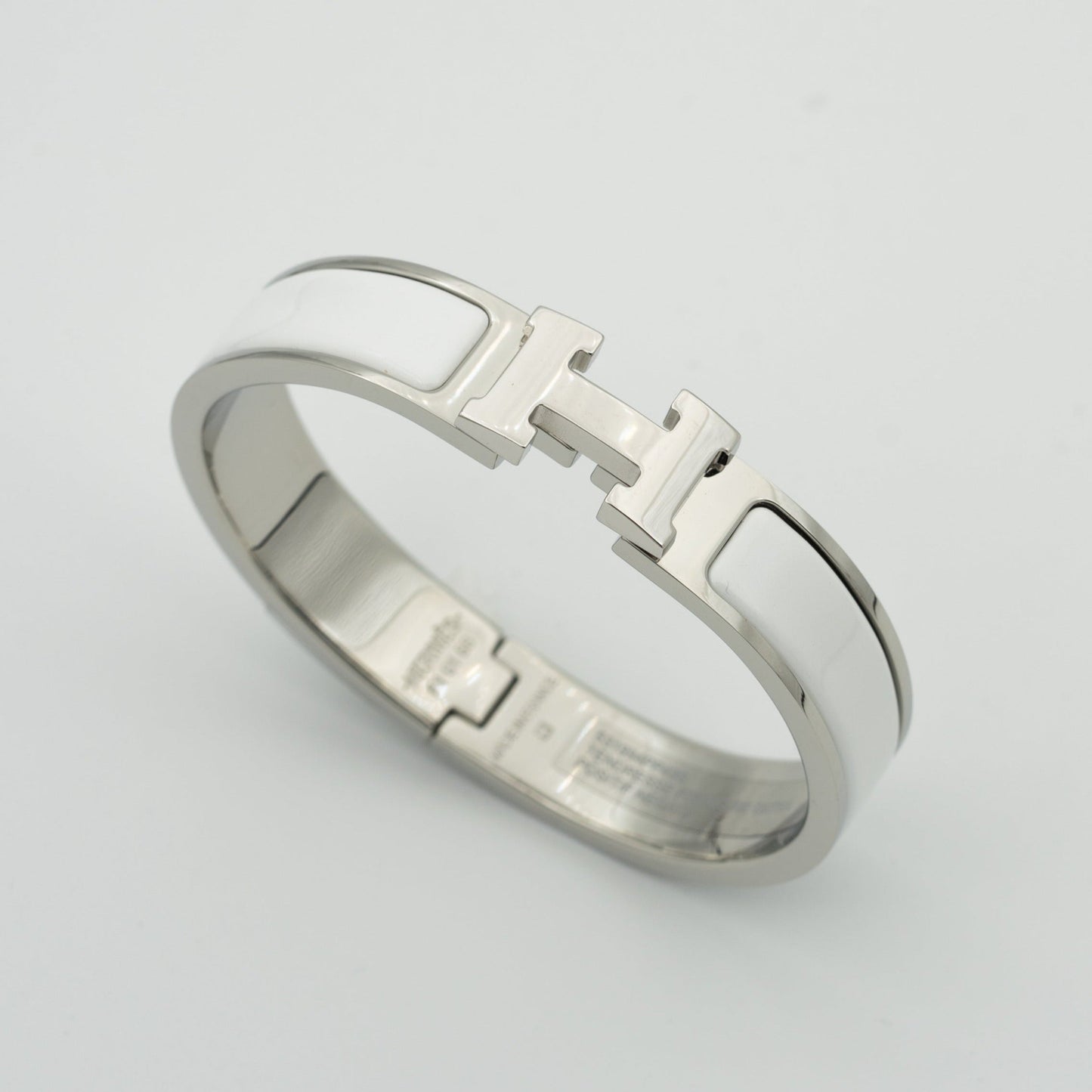 [Love's Uplift]H WHITE BRACELET