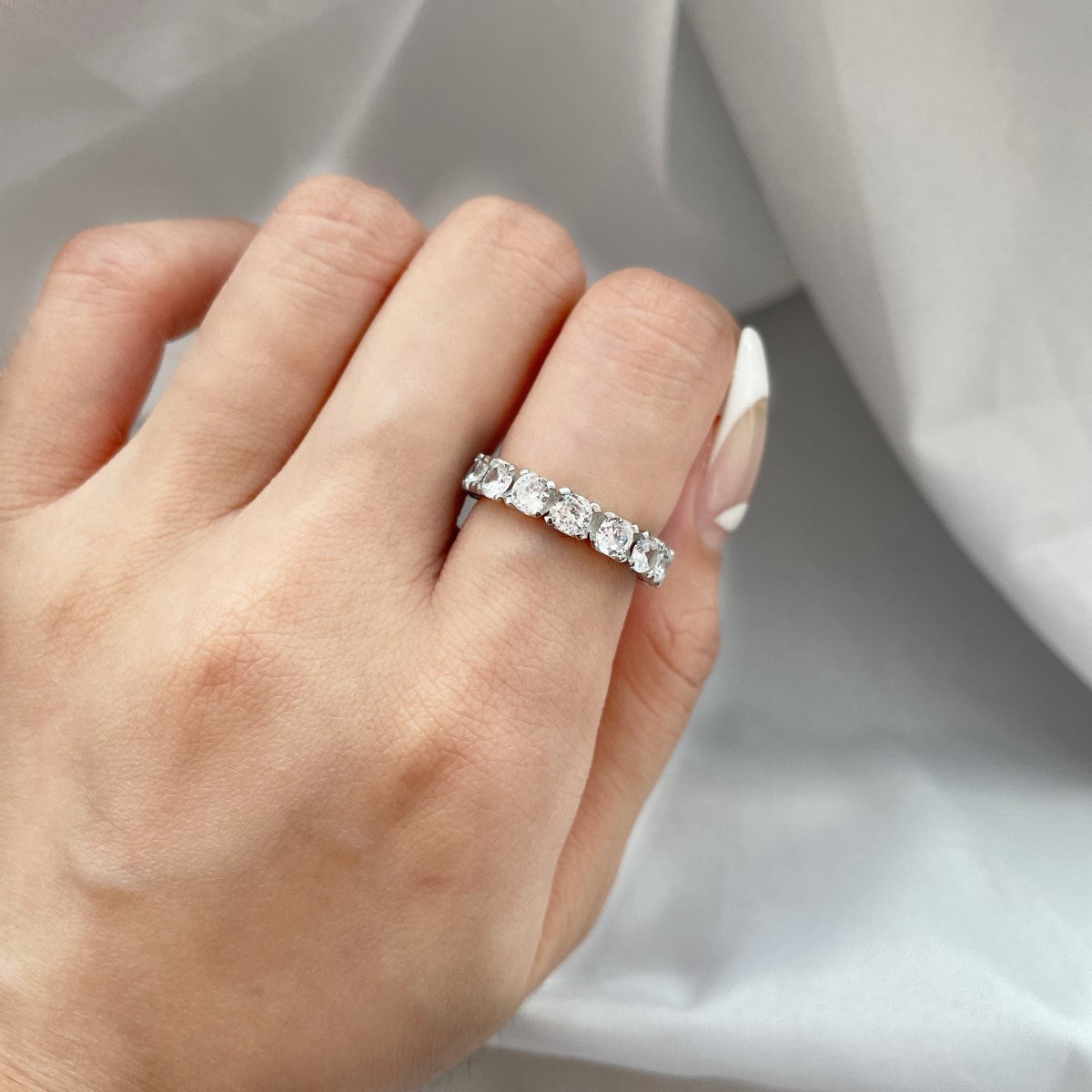 [Love's Uplift]Eternity Round Cut Tennis Ring