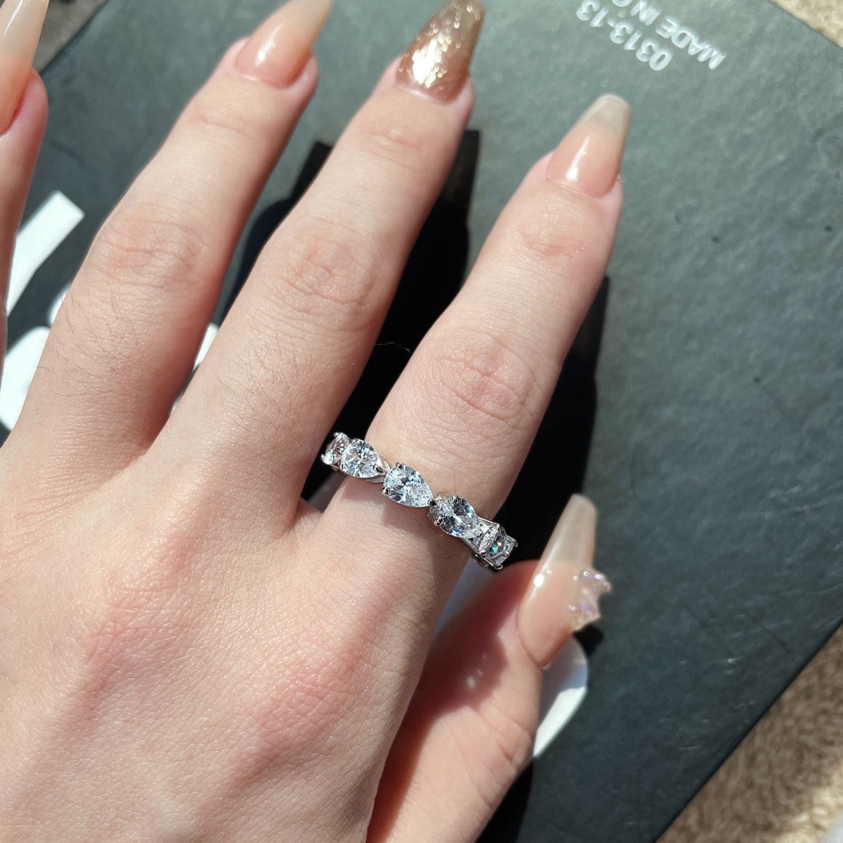 [Love's Uplift]Exquisite Pear Cut Tennis Ring
