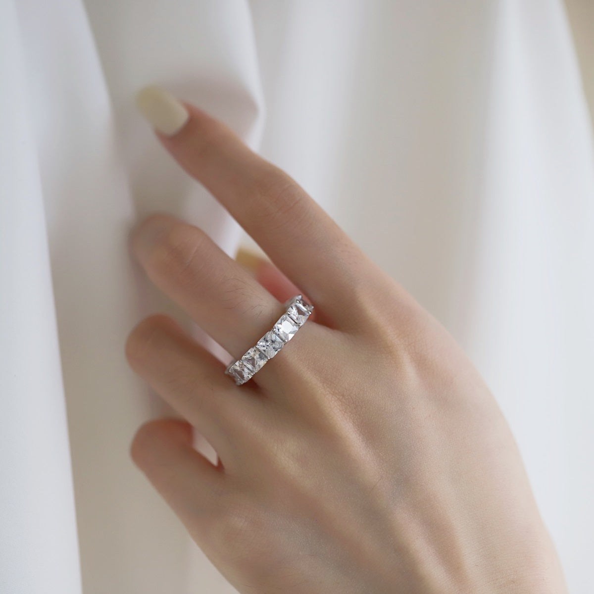 [Love's Uplift]Elegant Princess Cut Tennis Ring