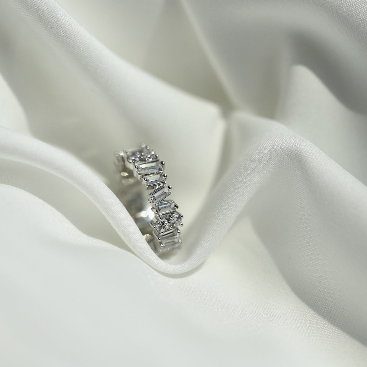 [Love's Uplift]Delicate Multi Shape Tennis Ring