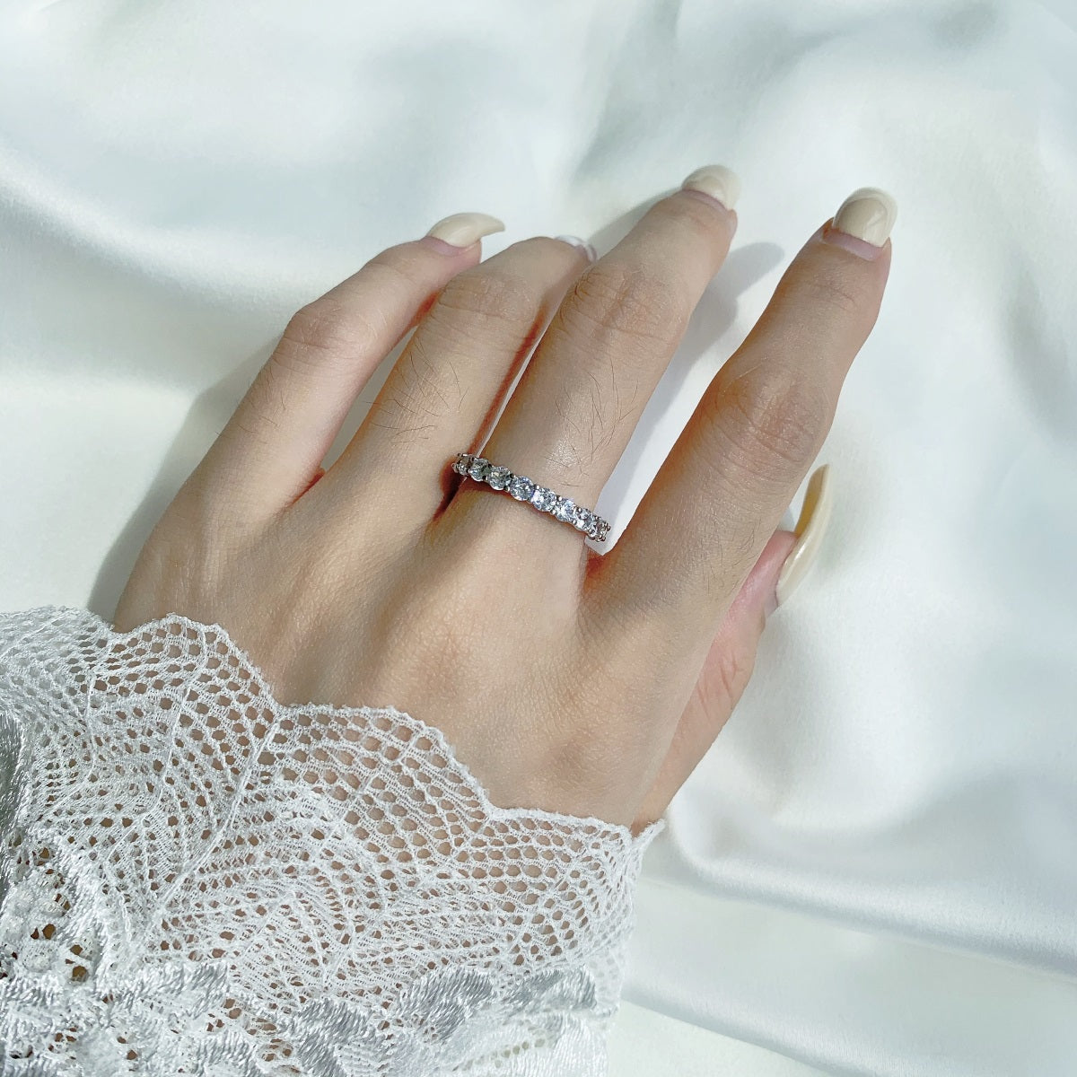 [Love's Uplift]Sparkling Round Cut Tennis Ring