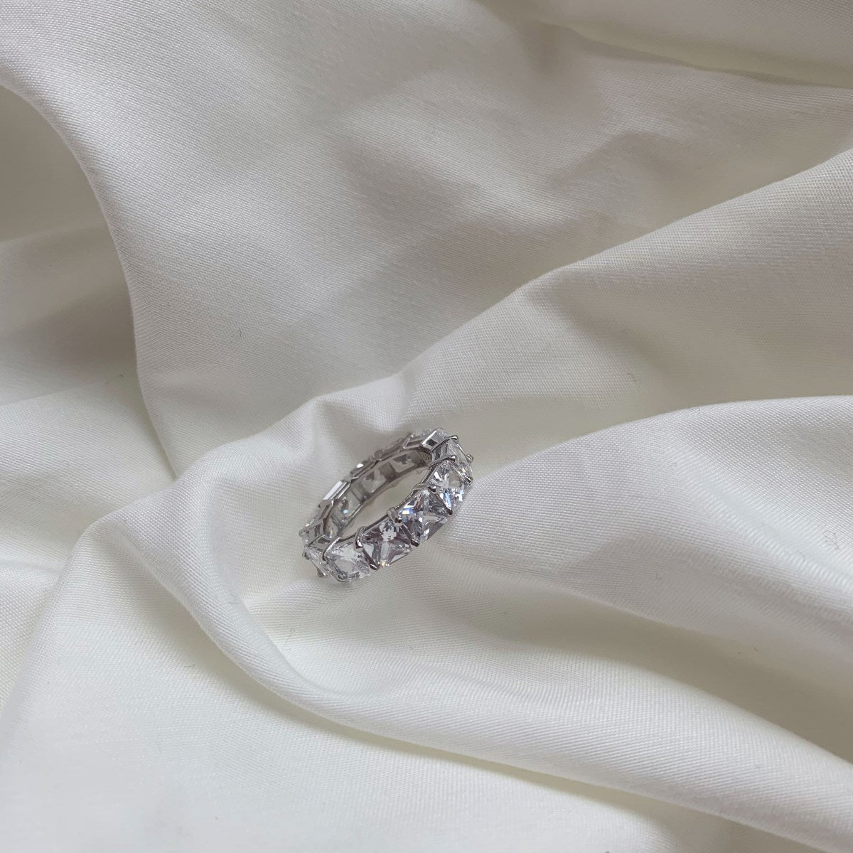[Love's Uplift]Elegant Princess Cut Tennis Ring
