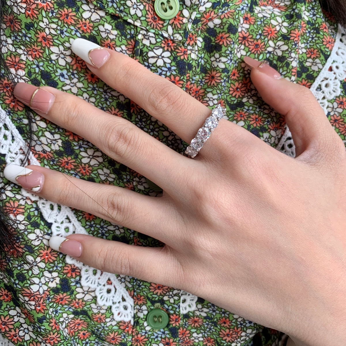 [Love's Uplift]Gorgeous Round Cut Tennis Ring