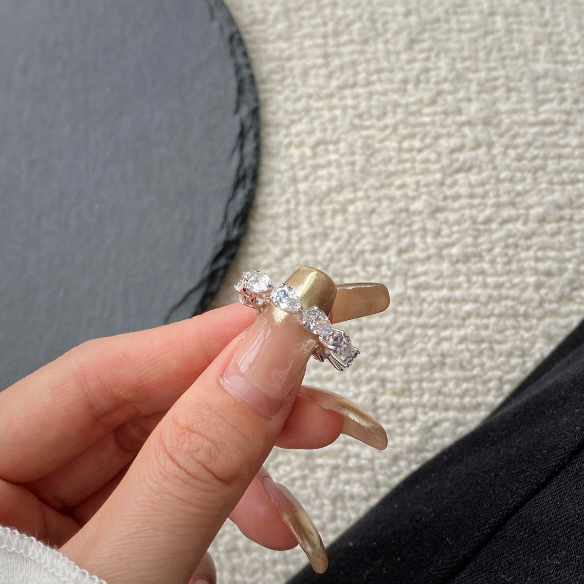 [Love's Uplift]Exquisite Pear Cut Tennis Ring