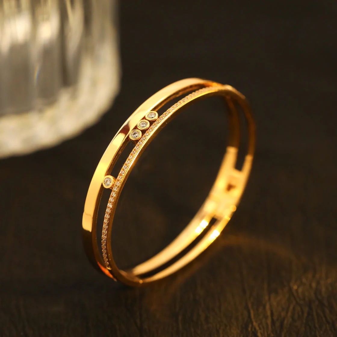 [Love's Uplift ]Move Romane Diamond Bangle Bracelet