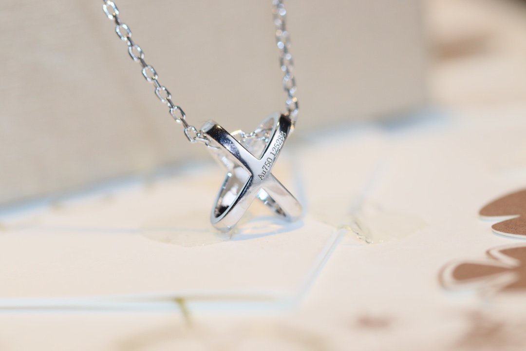 [Love's Uplift]JEUX DE DIAMOND NECKLACE