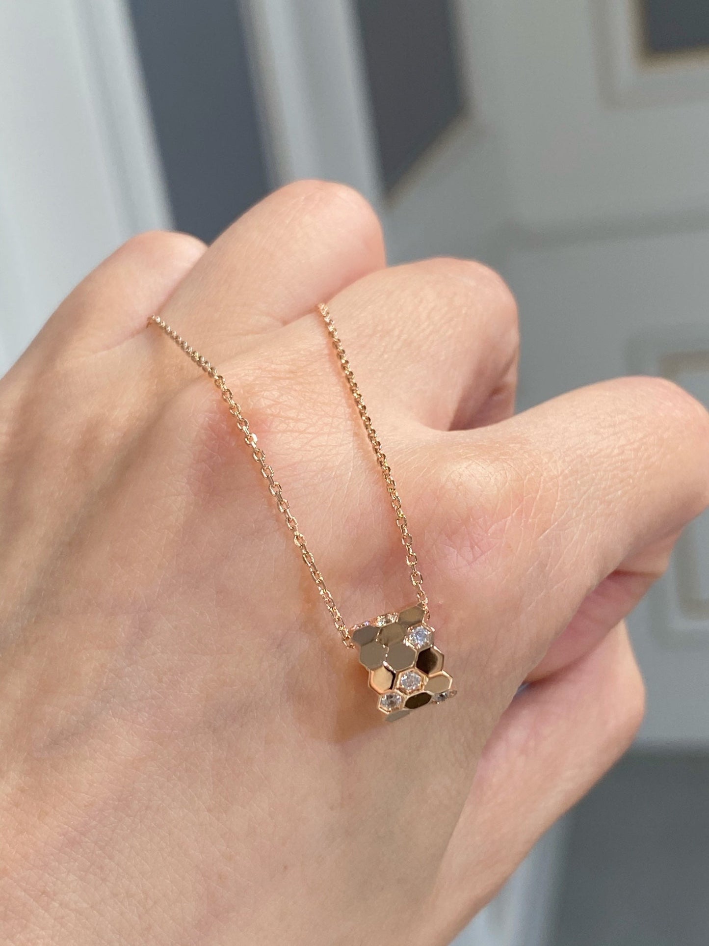[Love's Uplift]BEE LOVE DIAMOND NECKLACE