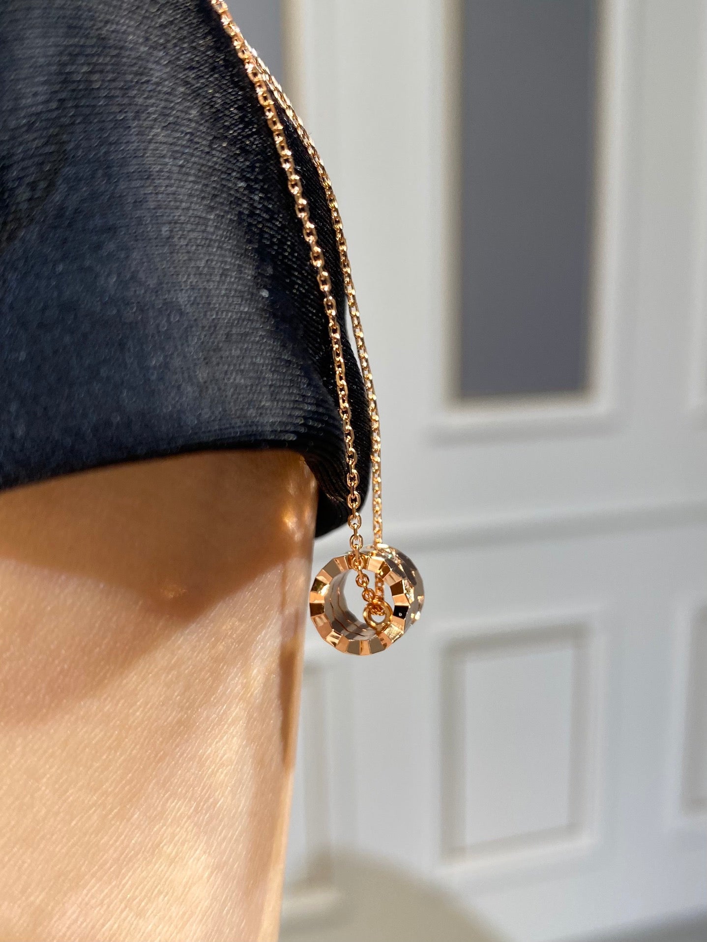 [Love's Uplift]BEE LOVE DIAMOND NECKLACE