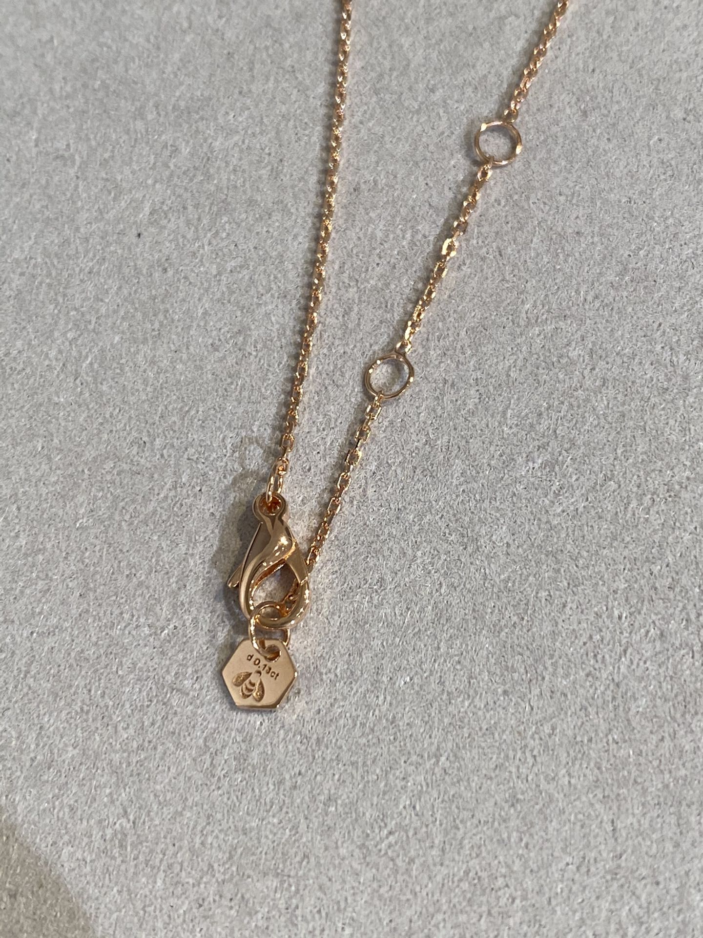 [Love's Uplift]BEE LOVE DIAMOND NECKLACE