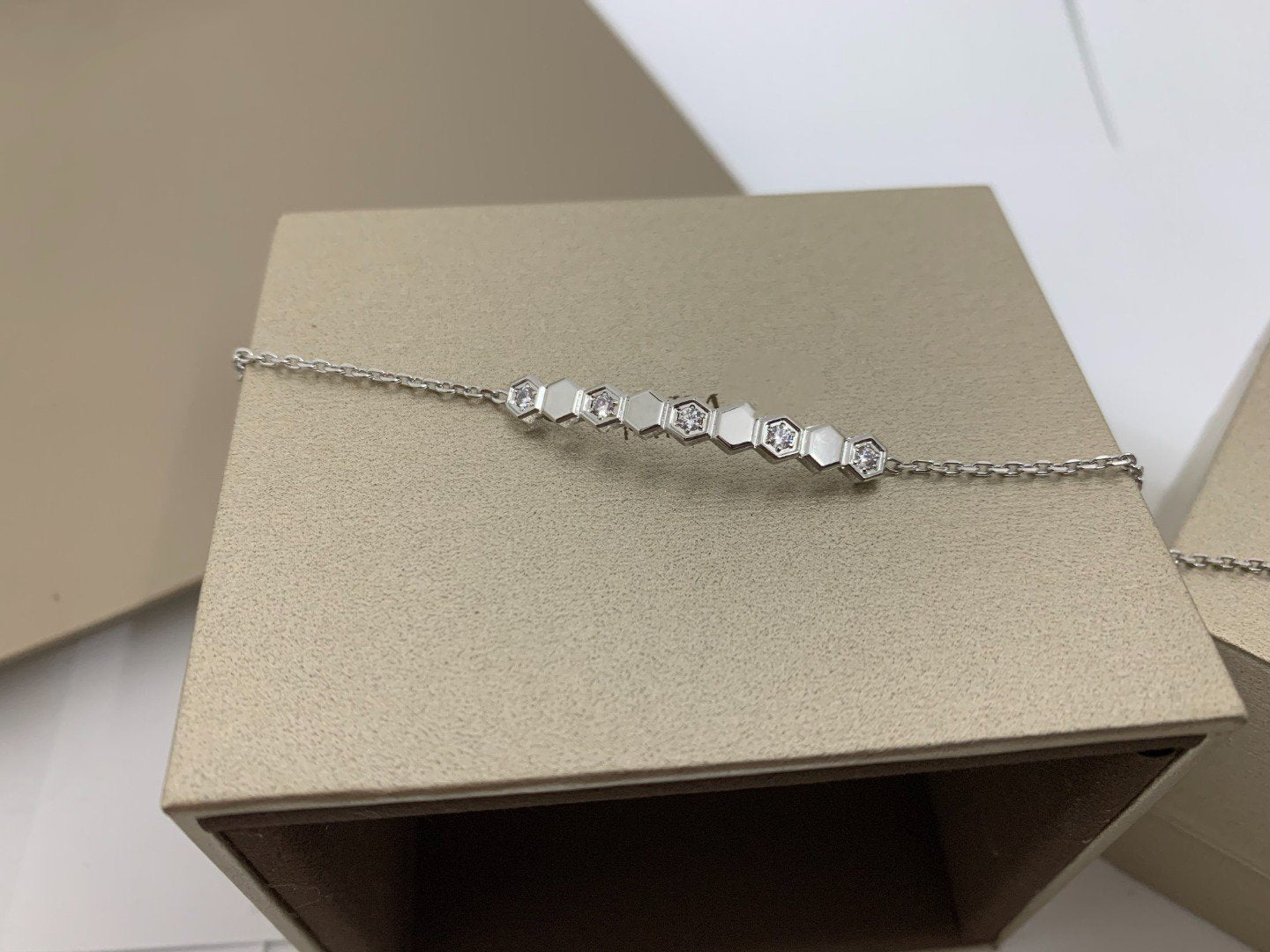 [Love's Uplift]BEE LOVE BRACELET DIAMOND