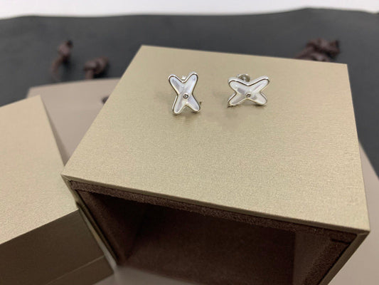 [Love's Uplift]JEUX DE WHITE MOP SILVER DIAMOND EARRINGS