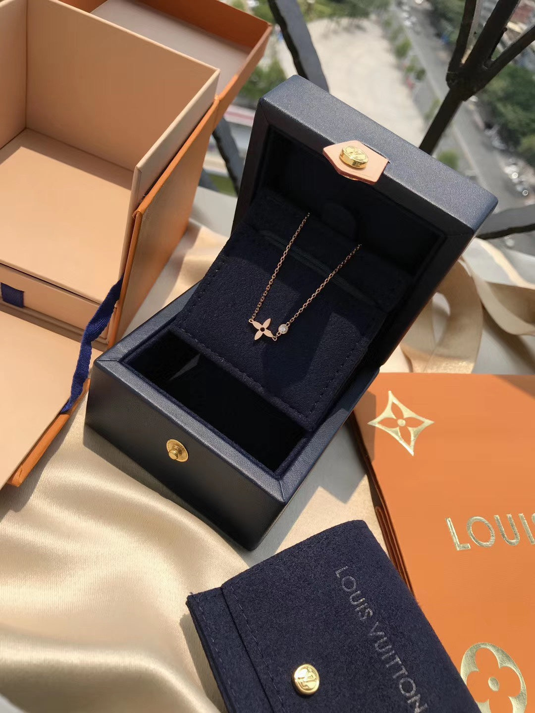 [Love's Uplift]BLOSSOM PENDANT PINK GOLD AND DIAMOND