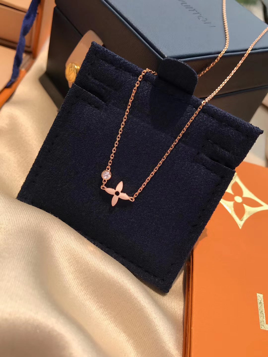 [Love's Uplift]BLOSSOM PENDANT PINK GOLD AND DIAMOND