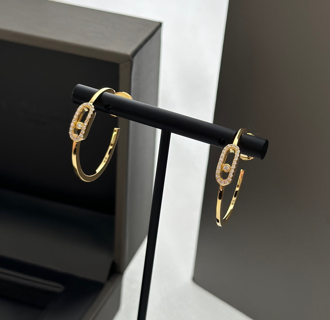 [Love's Uplift ]CREOLES MOVE UNO PM DIAMOND EARRINGS