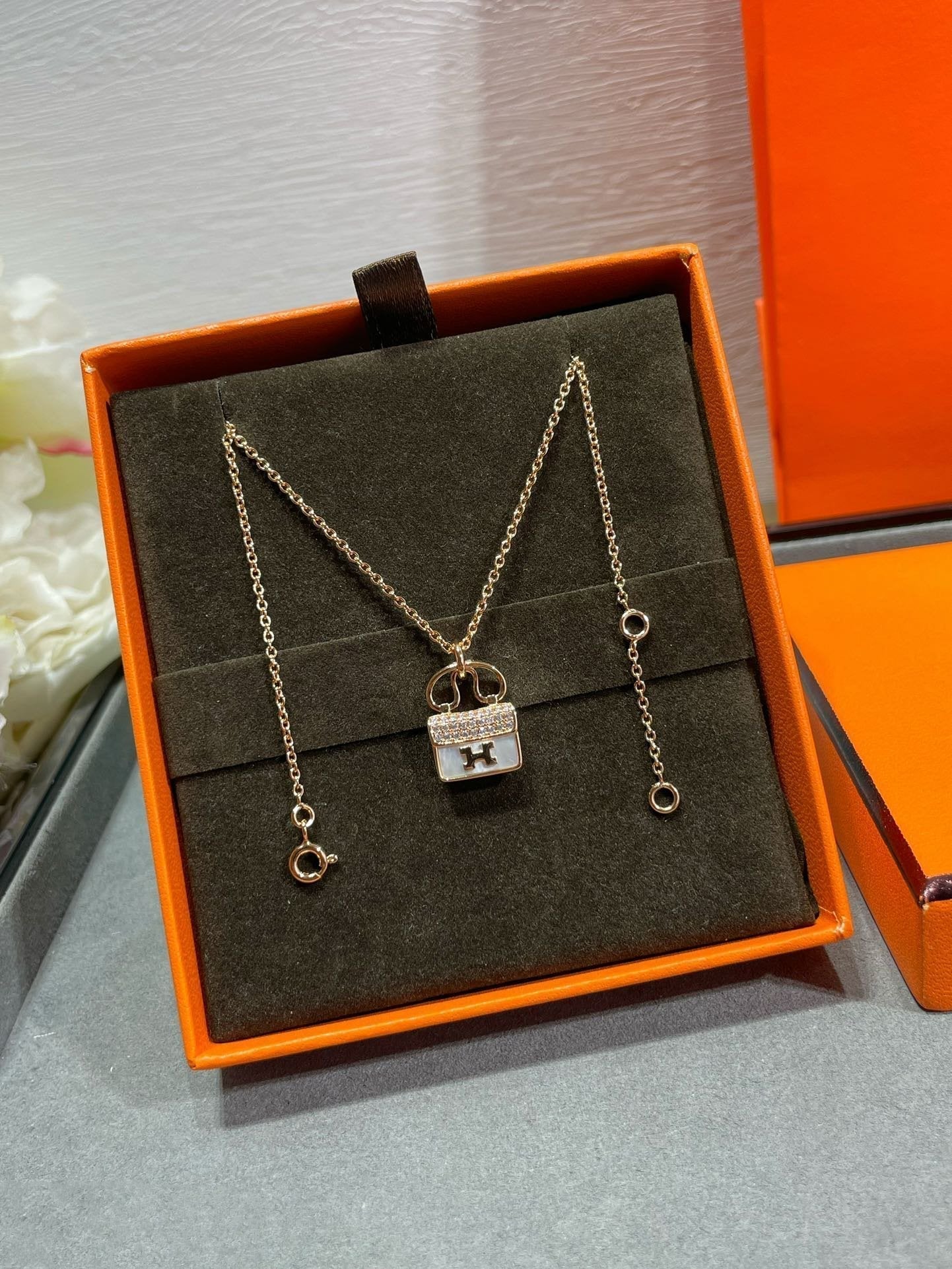 [Love's Uplift]H CIRCE MOISSANITE PENDANT NECKLACE GOLD