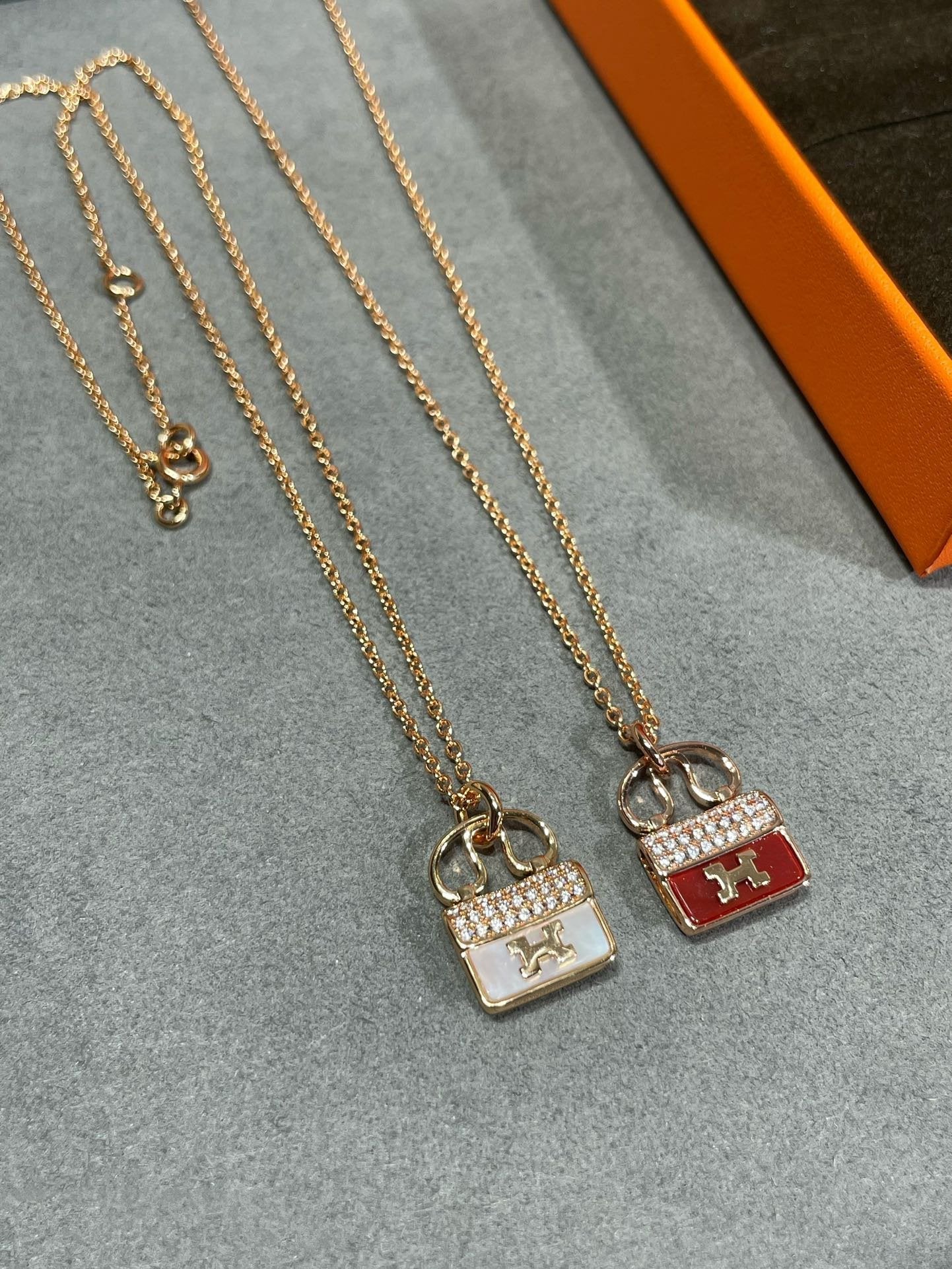 [Love's Uplift]H CIRCE MOISSANITE PENDANT NECKLACE GOLD