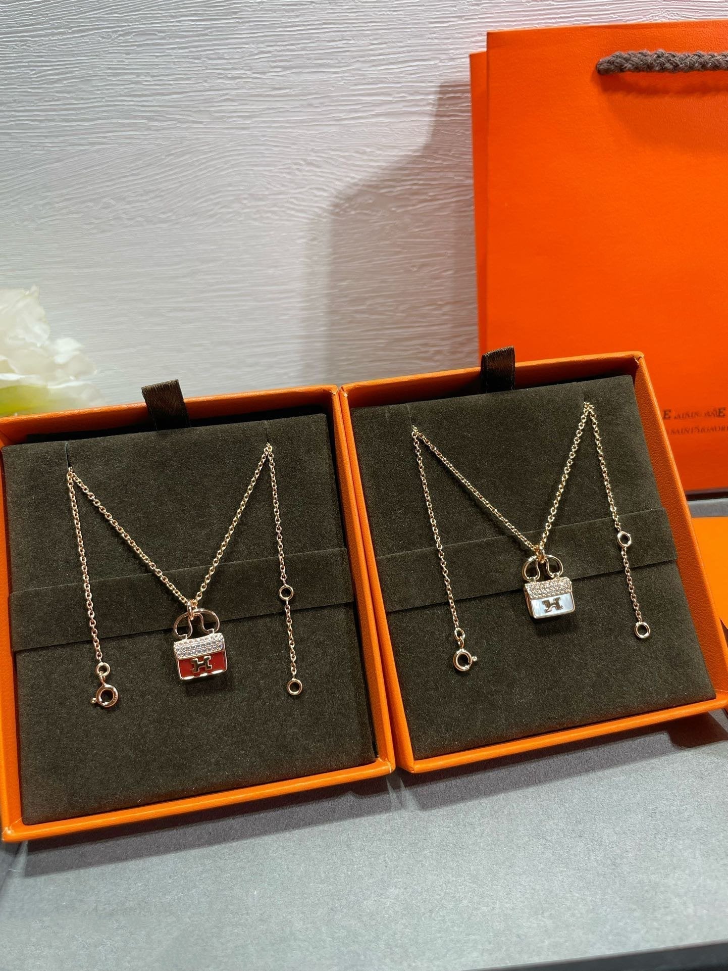 [Love's Uplift]H CIRCE MOISSANITE PENDANT NECKLACE GOLD